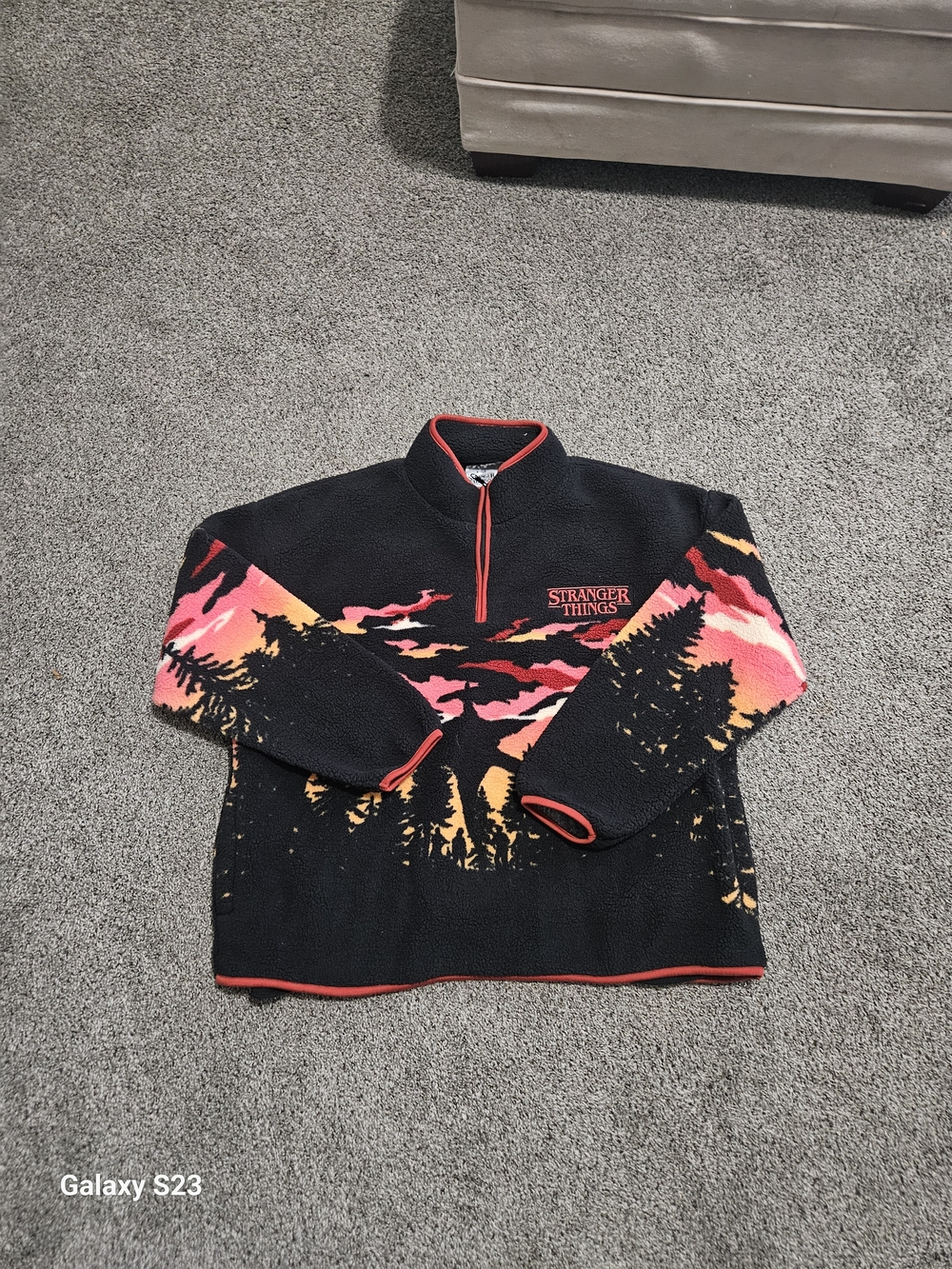 Netflix Stranger Things Sherpa Fleece 1/4 Zip Pullover Scenic Forest Sunset Blac